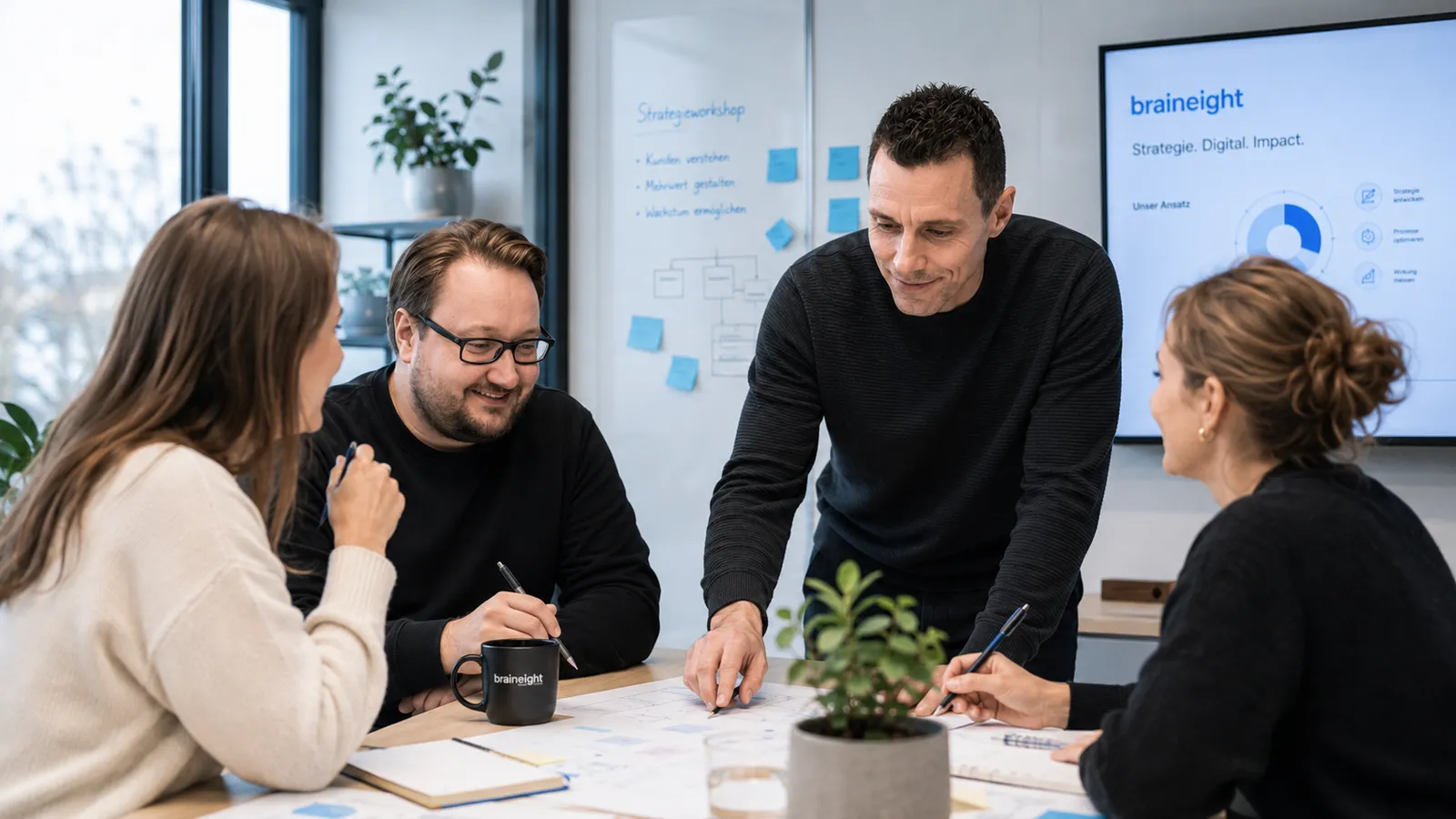 Das braineight-Team in einer Besprechung